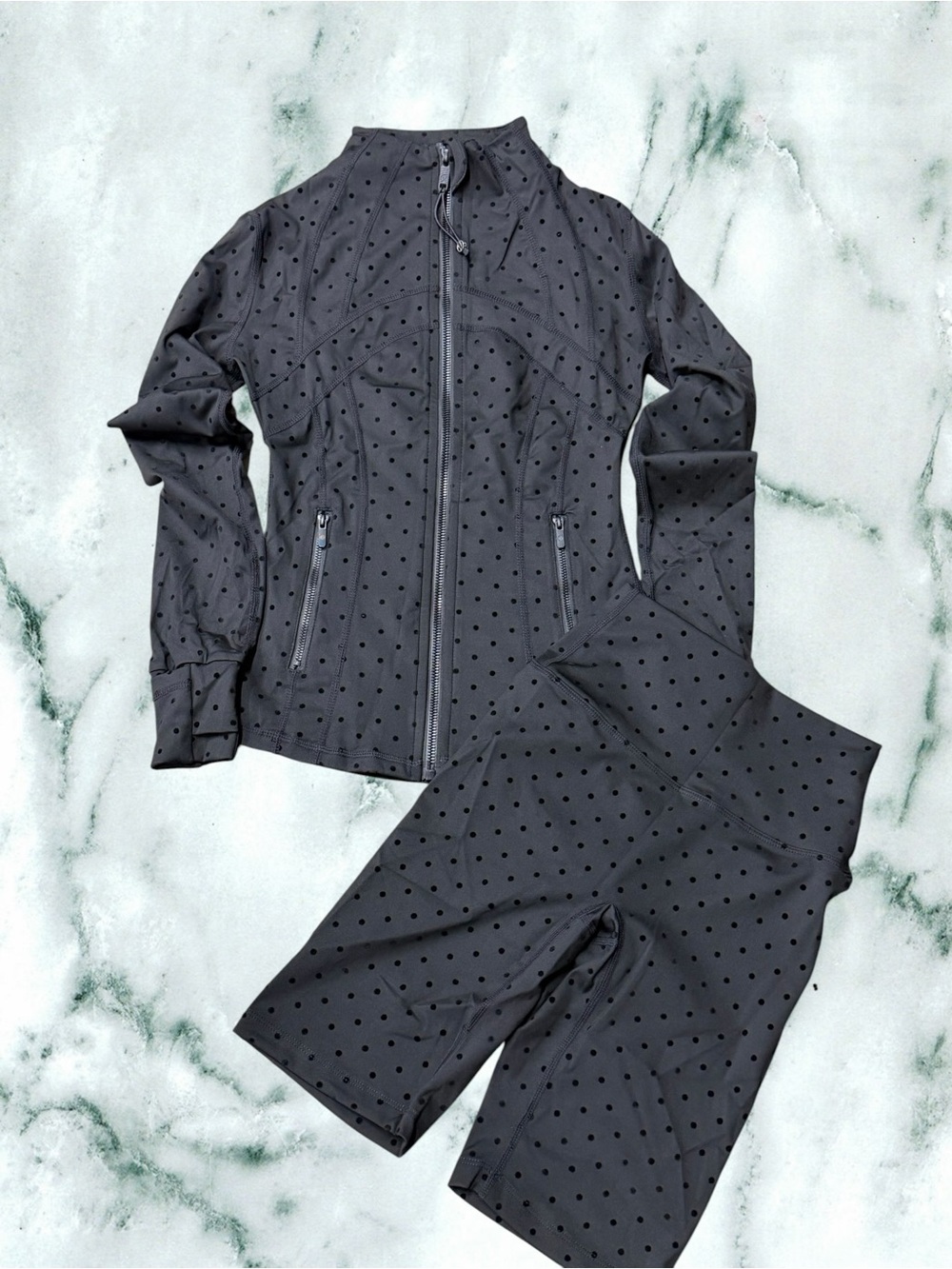 Limited Edition Lululemon Polka dot shorts set - Picture 3 of 4